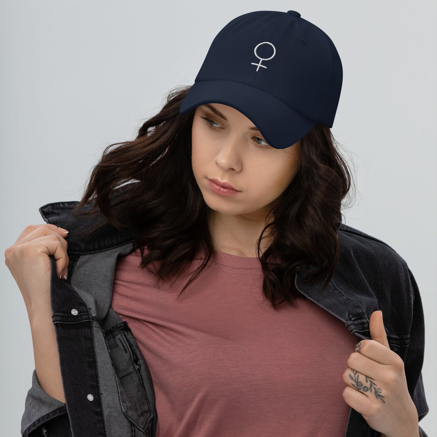 Venus in White Dad hat