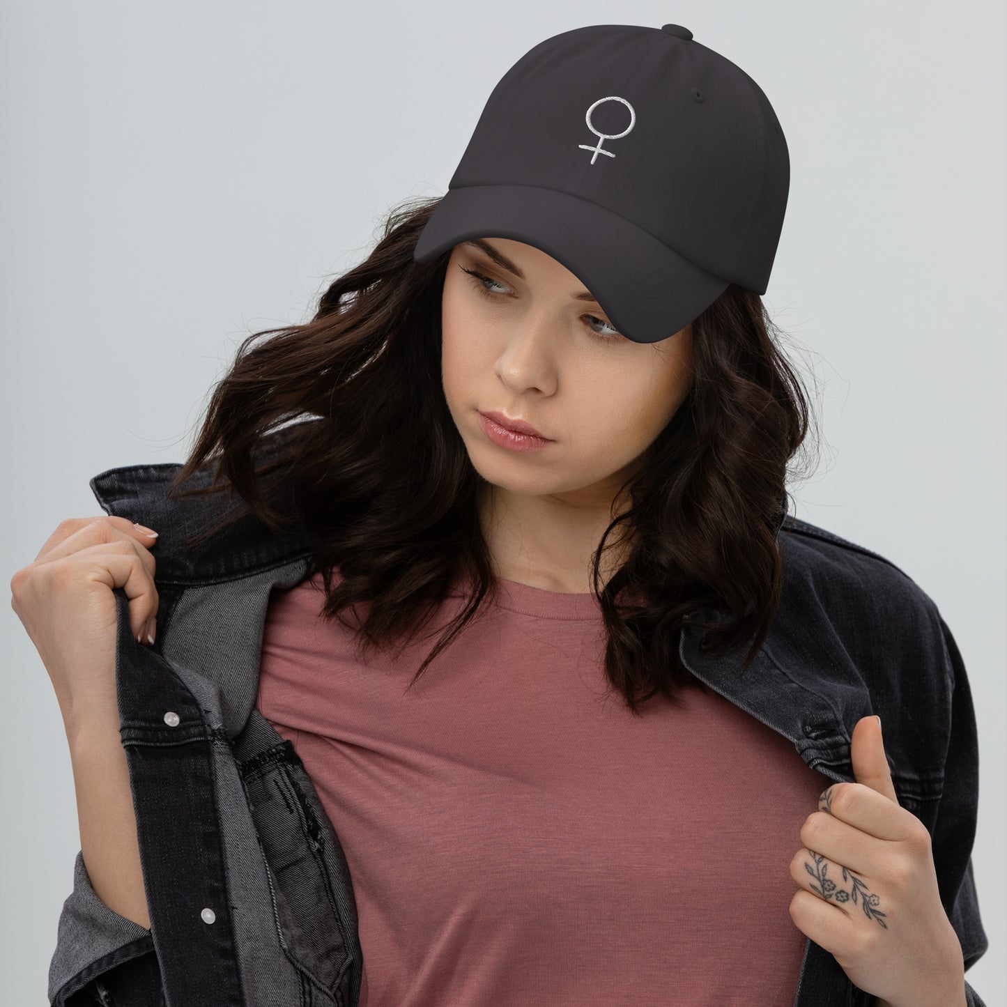 Venus in White Dad hat